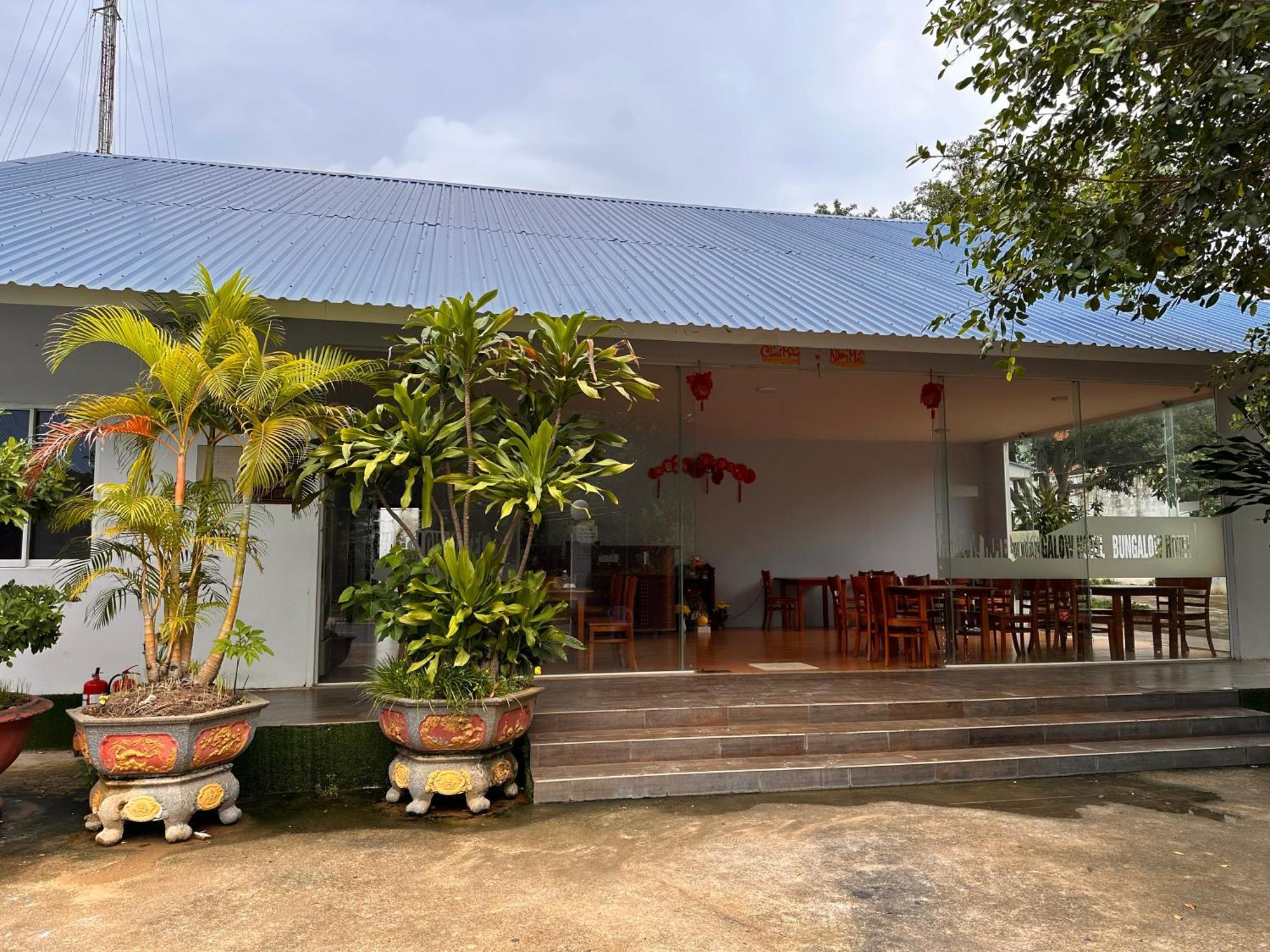 Bungalow Hotel Chi Khu Co Ong Exterior foto