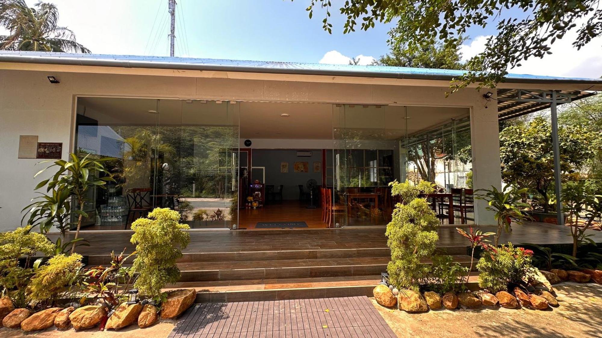 Bungalow Hotel Chi Khu Co Ong Exterior foto